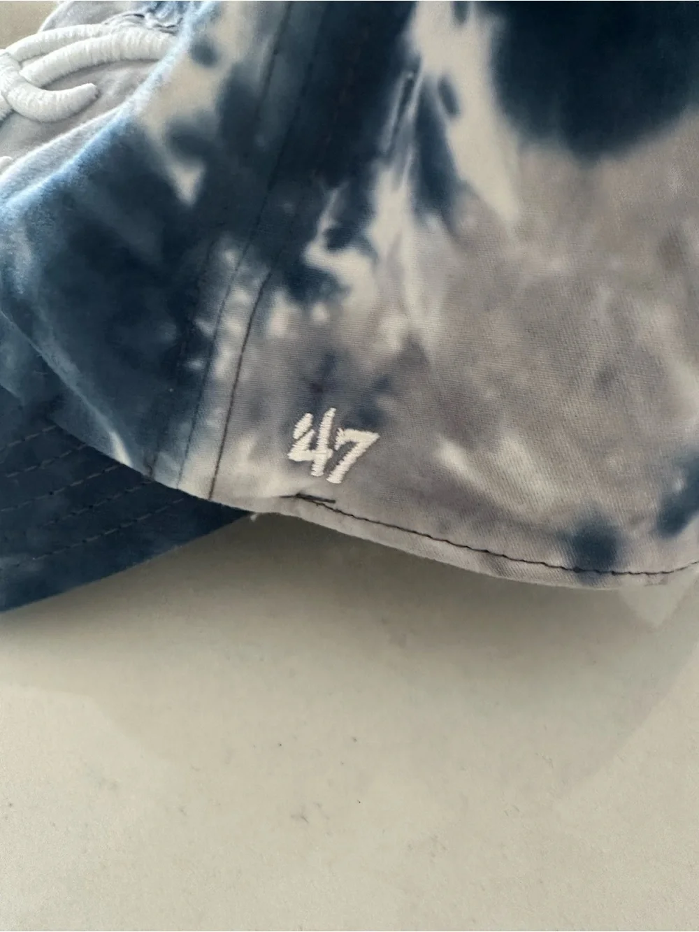 Atlanta Braves women’s Baseball Cap - White, Blue Tie-Dye & Leopard